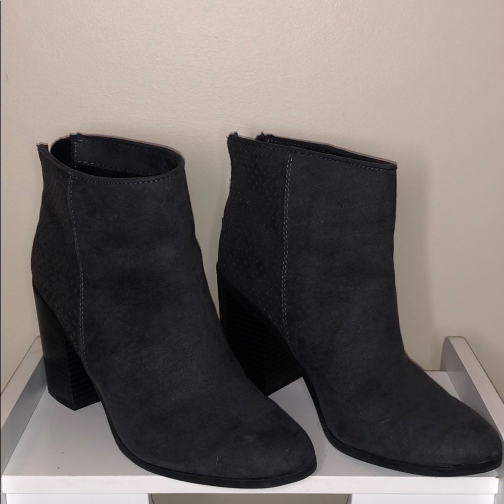 Size 7.5 American Eagle Ankle Booties